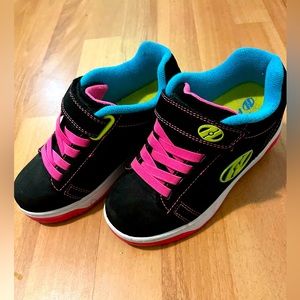 Heelys black/fluorescent wheeled sneakers Y1